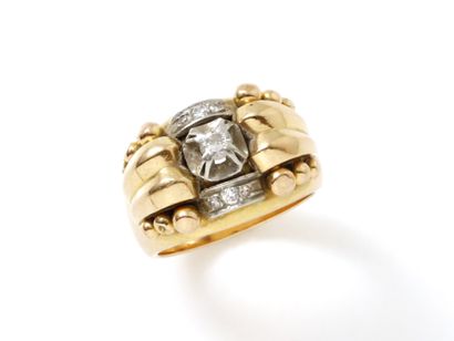 Bague chevalière en or 750 et platine 850...