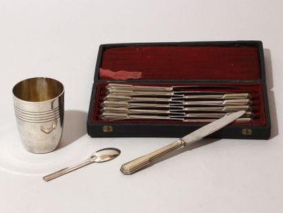Lot d’objets en argent et métal argenté Art...