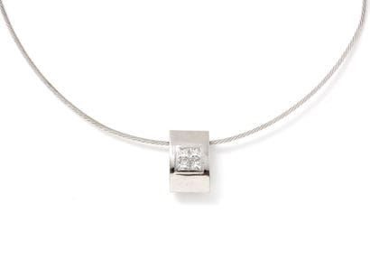 Pendentif en or gris 750 millièmes, à décor...