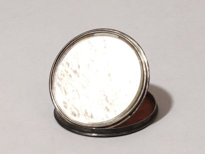 Miroir de poche en argent. PARIS, Pierre-Noël...