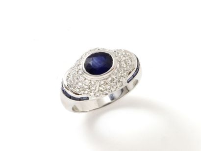 Bague dôme en or gris 750 millièmes, ornée...