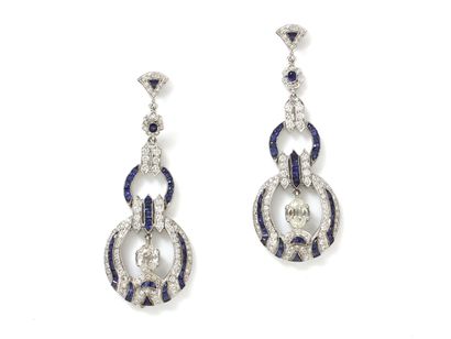 Paire de pendants d'oreilles en or gris 750...