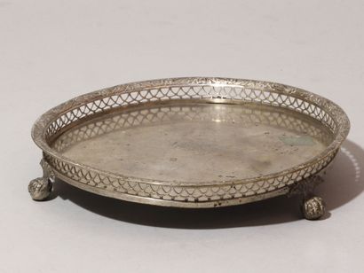Centre de table ou dessous de plat en argent....