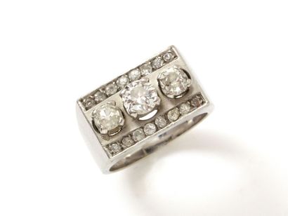 Bague chevalière en or gris 750 et platine...