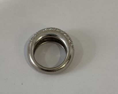 JONC ring in 18K white gold paved with diamonds
Gross...