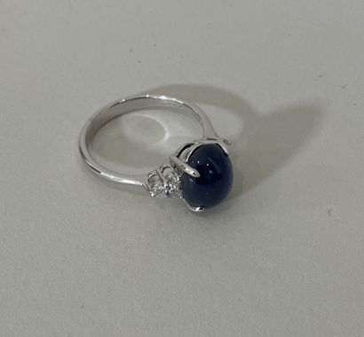 RING in 18K (750 thousandths) white gold...