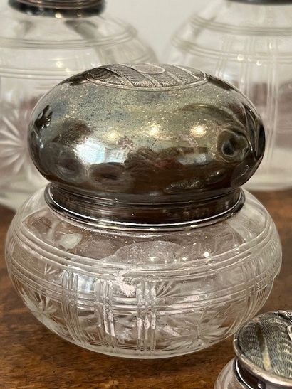 NECESSAIRE DE TOILETTE comprising nine molded...