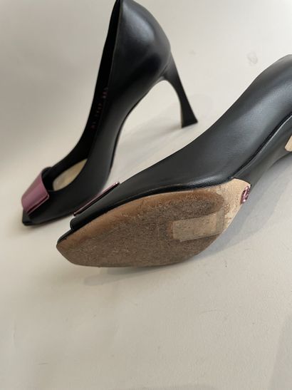 Christian DIOR
Pair of blue leather slingbacks...