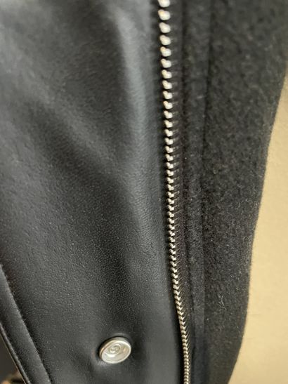 IMPERMEABLE with black hood and black fleece...