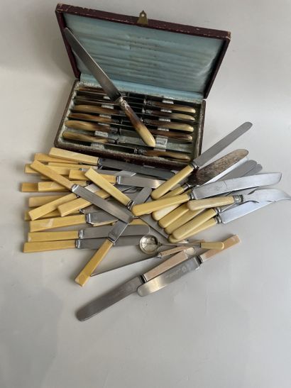 MAPPIN & WEBB
TWELVE CHEESE KNIVES AND NINE...