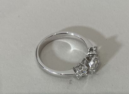 RING in 18K ( 750 thousandths) white gold...