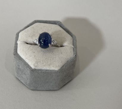 RING in 18K (750 thousandths) white gold...