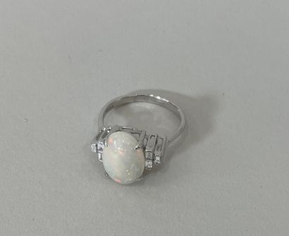 RING in 18K (750 thousandths) white gold...