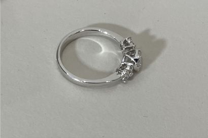 RING in 18K ( 750 thousandths) white gold...