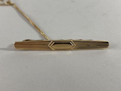 MURAT PARIS
CRAVATE PINGLE and chain in gilt...