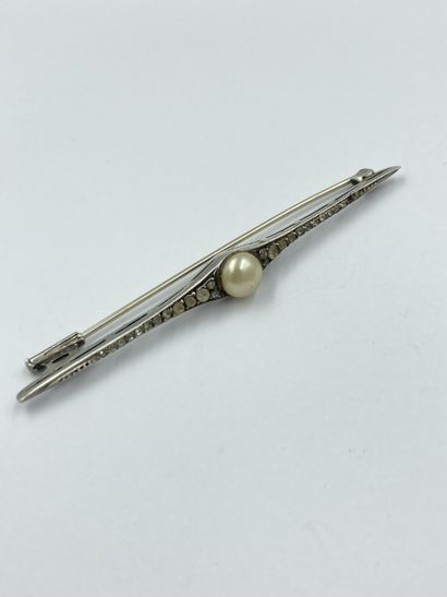 Silver brooch (800 thousandths) adorned with...
