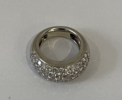 JONC ring in 18K white gold paved with diamonds
Gross...