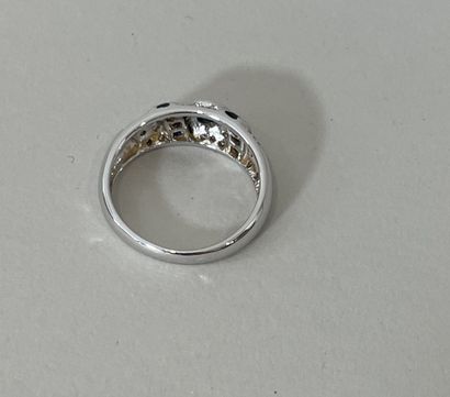 18K (750 thousandths) white gold band ring...