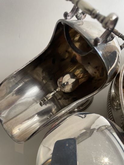 Silver-plated lot: sauceboat with spoon,...