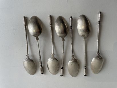 SIX LITTLE SPOONERS in silver ( 925 thousandths)...