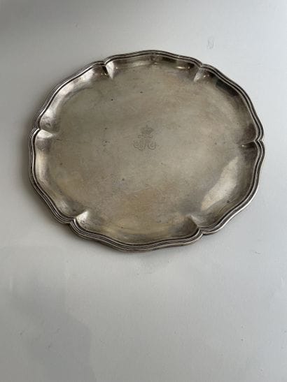 Silver platter ( 800 millimes) with contoured...