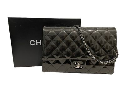 CHANEL 
POCKET in dark grey quilted patent...
