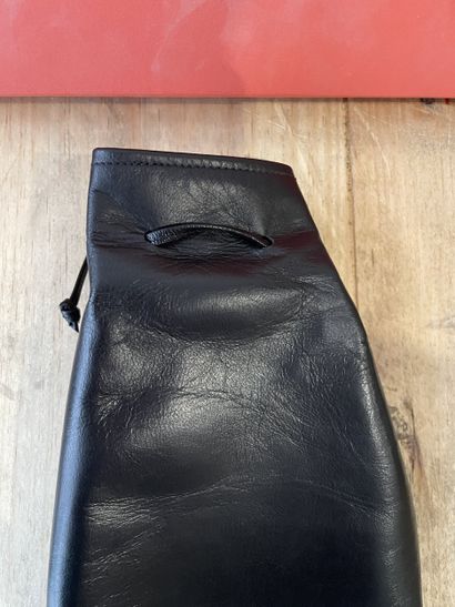 LOEWE
BLACK LEATHER BALL HOLDER
In an original...