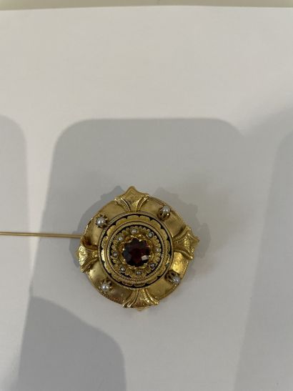 Metal PIC with round motif punctuated by...