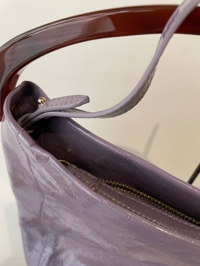 Dries VAN NOTEN
Shoulder bag in parma patent...