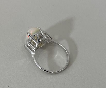 RING in 18K (750 thousandths) white gold...