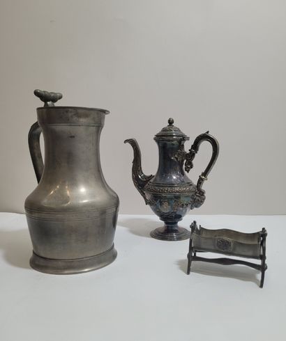 Lot including : 
- Silver-plated coffee pot...
