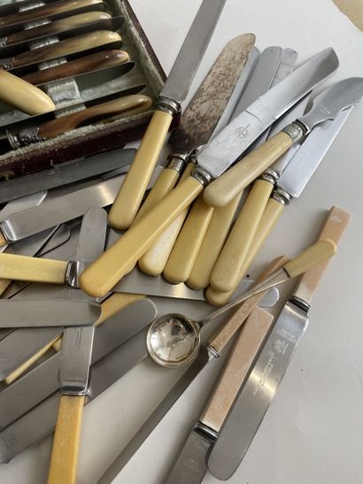 MAPPIN & WEBB
TWELVE CHEESE KNIVES AND NINE...