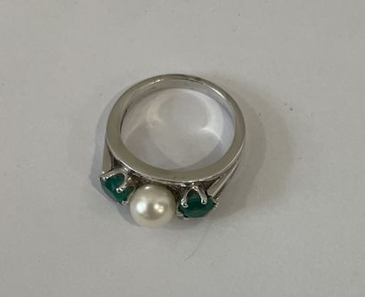 RING in 18K (750 thousandths) white gold...