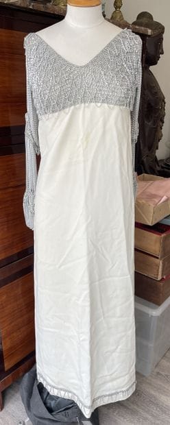 Loris AZZARO
COUTURE DRESS in white crepe...