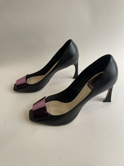 Christian DIOR
Pair of blue leather slingbacks...