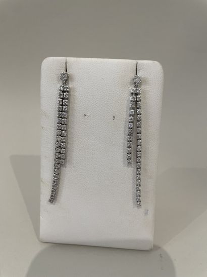 PAIR OF EAR PENDANTS in 18K white gold (750...