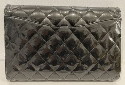 CHANEL 
POCKET in dark grey quilted patent...