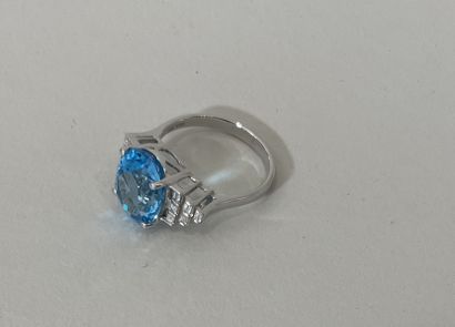 RING in 18K (750 thousandths) white gold...
