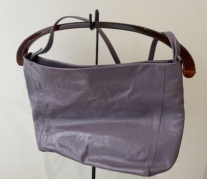 Dries VAN NOTEN
Shoulder bag in parma patent...