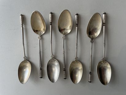 SIX LITTLE SPOONERS in silver ( 925 thousandths)...