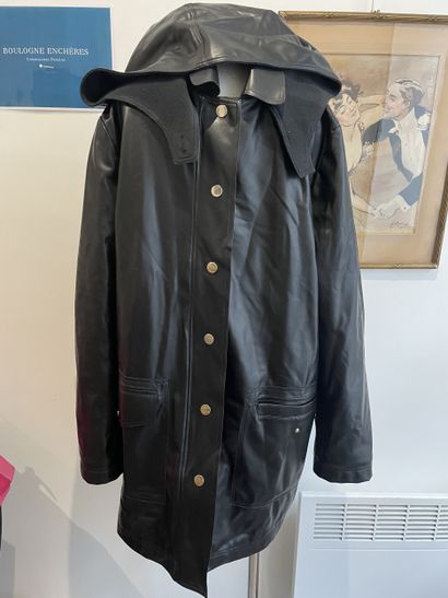 IMPERMEABLE with black hood and black fleece...