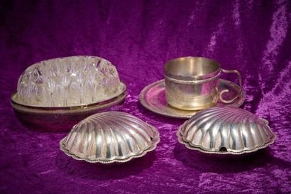 Lot including :
Silver-plated metal and glass...