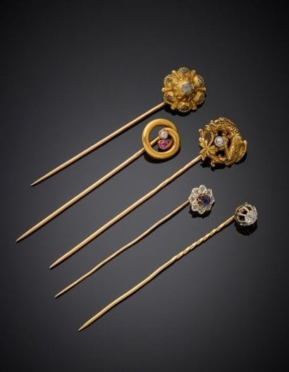 Lot including:
18K yellow gold 750‰ tie pin,...