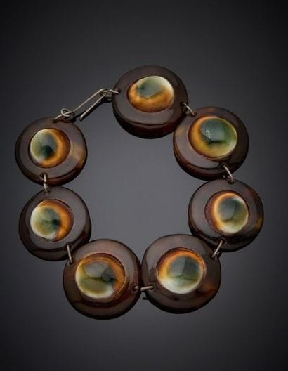 Bracelet, adorned with seven 