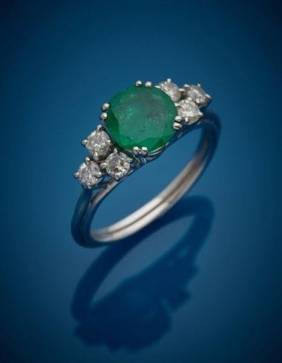 Ring in 18K white gold 750‰, set with a round...
