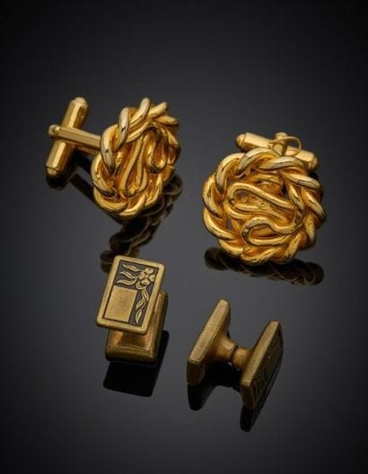 Lot including :
-Pair of gilt metal cufflinks...