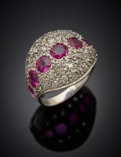 Platinum 850‰ ring, ball set with seven rubies...