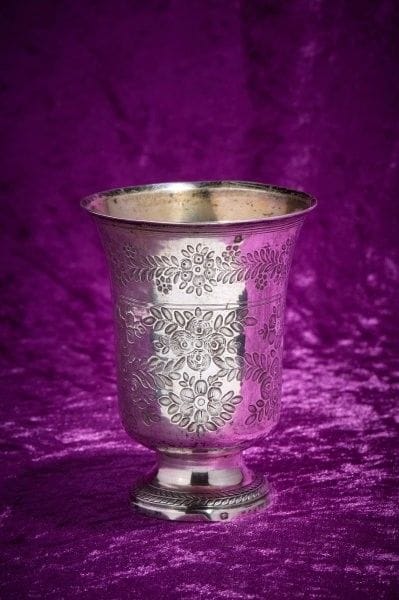 Timbale in silver 1er titre 950‰, of tulip...