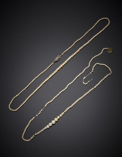 Lot including:
Necklace of tumbling fine...
