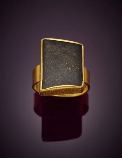 Ring in 18K yellow gold 750‰, square shape,...